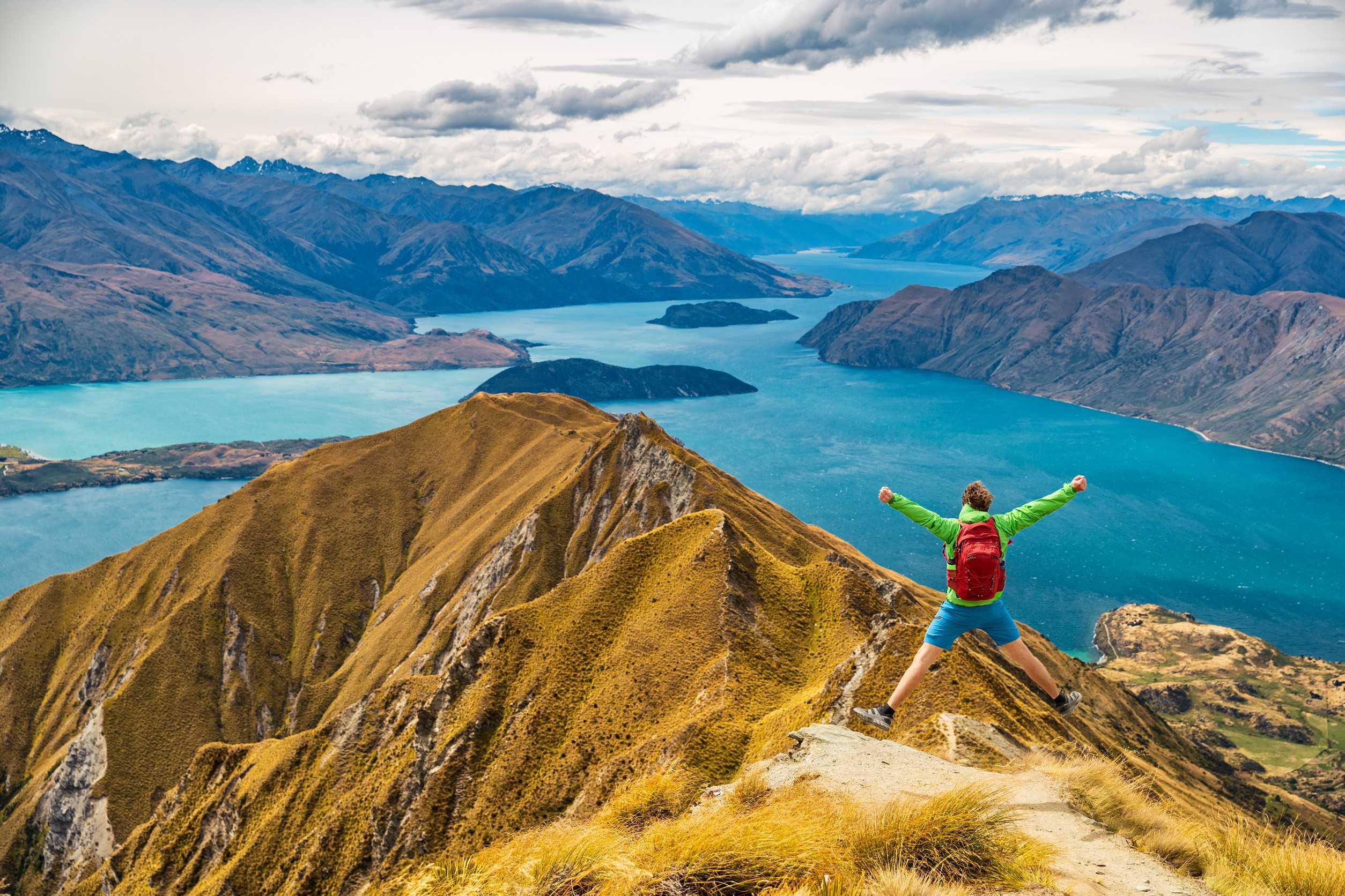 Hiking in New Zealand - Roys Peak, South Island